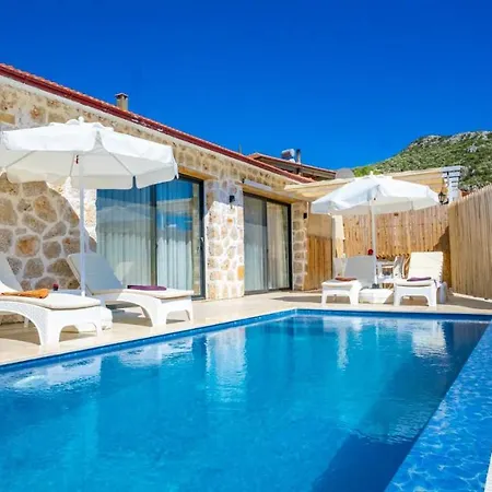 Vera Villa *